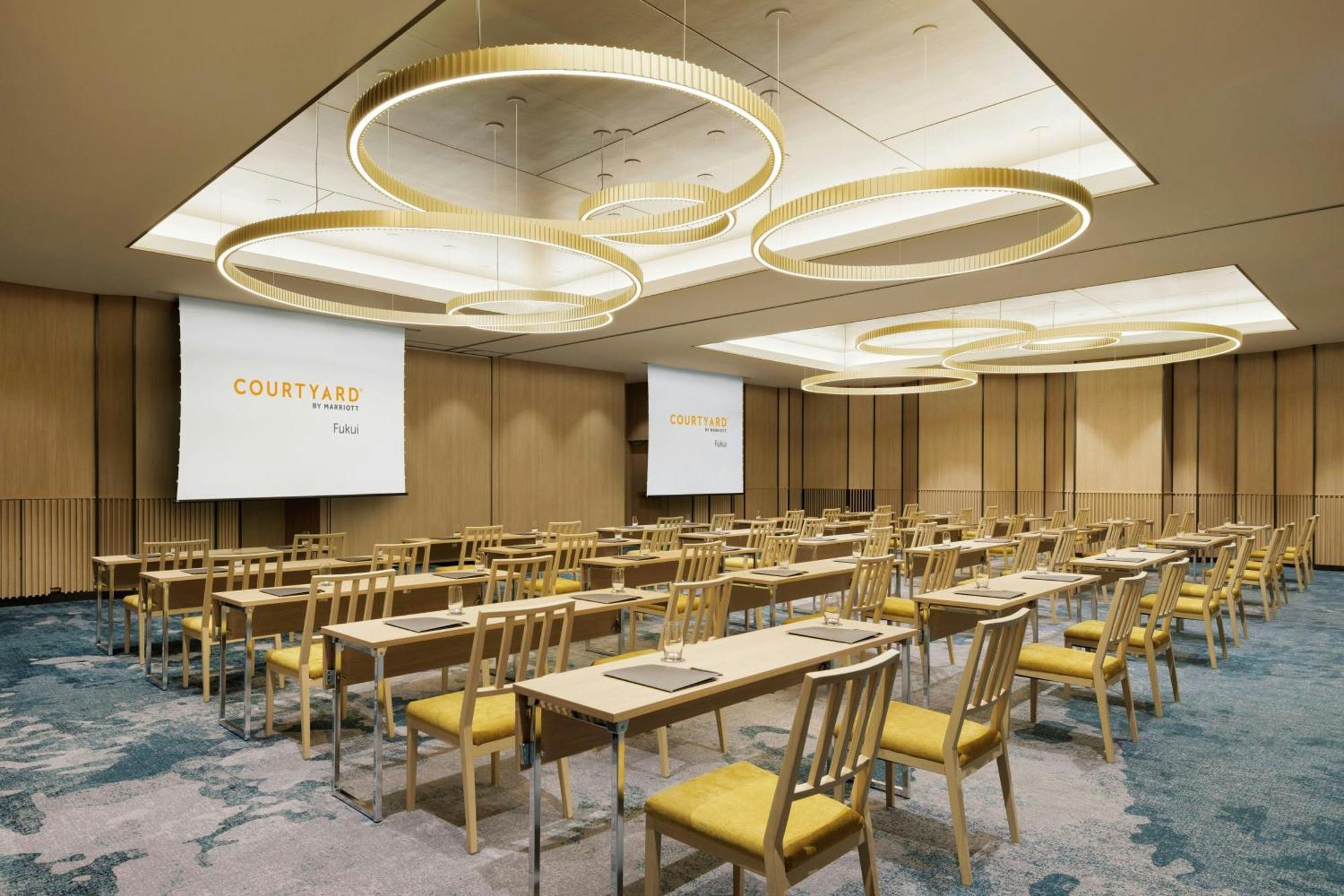 Courtyard By Marriott Fukui Hotell Exteriör bild